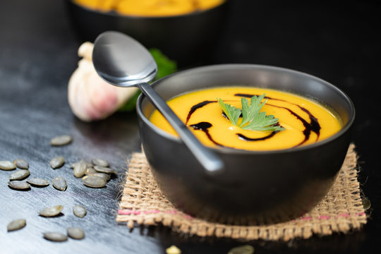 K&uuml;rbissuppe mit Knoblauch