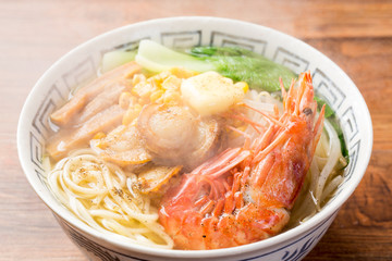 バター風味の魚介ラーメン