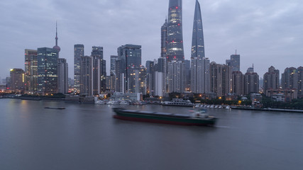 Fototapeta premium widok z lotu ptaka drapaczy chmur w mieście Szanghaj w godzinach porannych