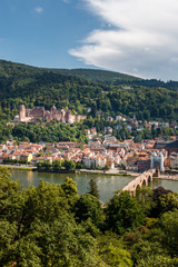 Fototapeta na wymiar Aufstieg zum Philosophenweg mit Blick auf das Heidelberger Schloss und der Alten Brücke, Heidelberg, Baden Württemberg, Deutschland