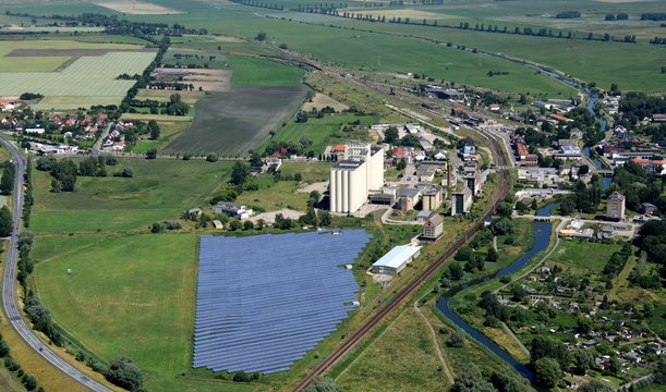 Pasewalk West, Getreidewirtschaft mit Gro&szlig;silo 2015