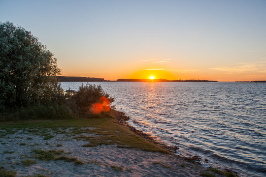 Sonnenuntergang  an der K&uuml;ste in Zeeland