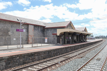 Fototapeta na wymiar KYNETON, AUSTRALIA - February 18, 2018: Historic Kyneton railway station as viewed from Platform 1