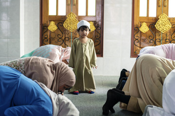 Muslim people praying in Sujud posture - obrazy, fototapety, plakaty