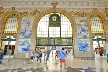 Railway station Sao Bento in Porto - obrazy, fototapety, plakaty
