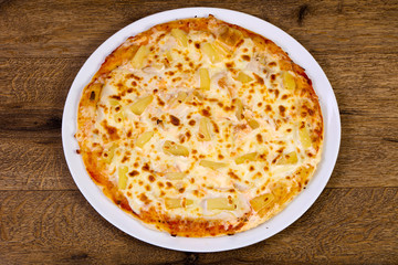 Pineapple pizza with cheese