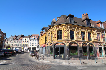 Fototapeta na wymiar Lille (France) - Façades dans le Vieux-Lille - Place Louise-de-Bettignies