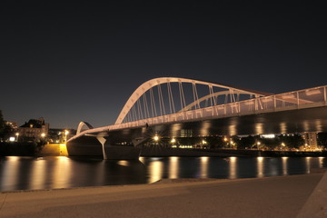 Fototapeta na wymiar Pont Schuman Lyon Nuit