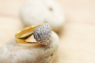 Heart diamond on gold ring