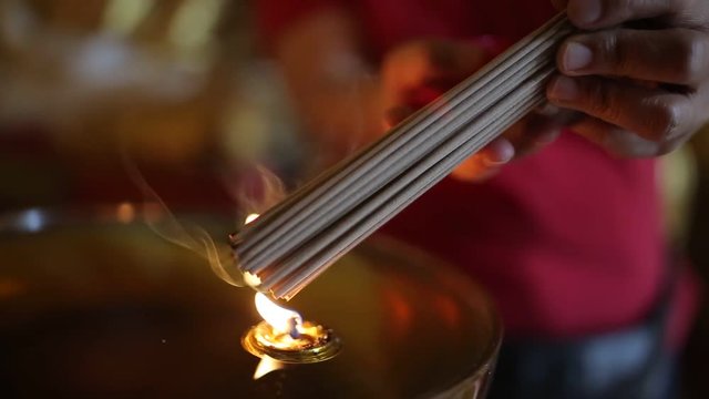 Canon 6D RAW Footage
Light up the prayer sticks.