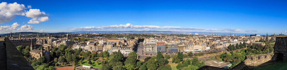 Fototapeta na wymiar Edinburgh City Skyline 