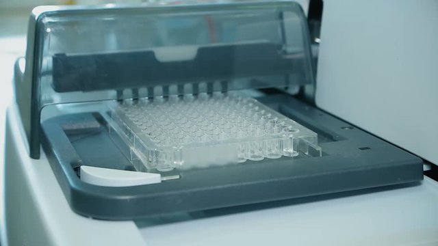 The medical device carries out the bacteriological test