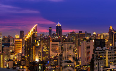Naklejka premium scenic noc miejska panoramę miasta