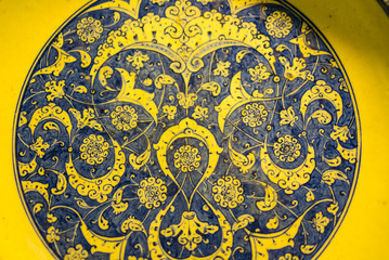 ottoman ceramic art, historical artifacts vases and ceramics