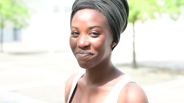 Portrait  black  beautiful  young  woman  posing  looking  camera  outdoor  in  the  city,  serious  -  confident,  indipendent,  emancipation  concept 