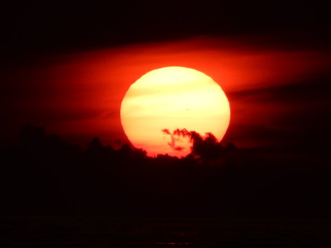 Sonnenuntergang hinte Wlken