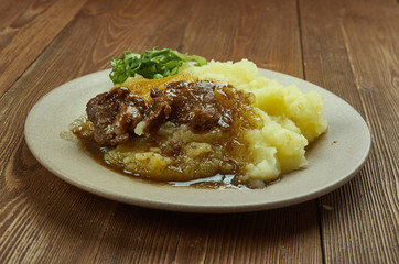 Crock pot pork with mashed potatoes