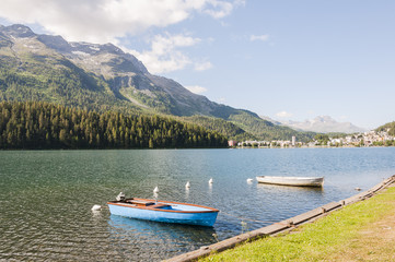 St. Moritz, St. Moritzersee, Bergsee, Seenplatte, Malojawind, Fischerboote, Wassersport, Oberengadin, Engadin, Alpen, Wanderweg, Graub&uuml;nden, Sommer, Schweiz