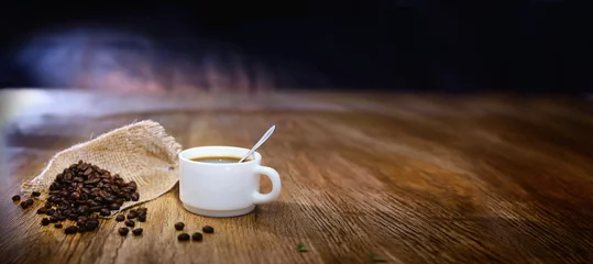 Foto op Plexiglas kopje witte koffie en bonen © guy