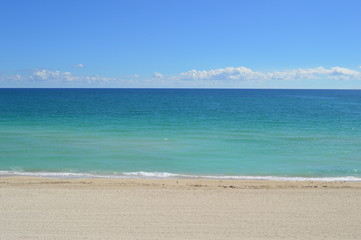 Fototapeta na wymiar Beautiful view of Atlantic Ocean waves from balcony in Miami Beach. Tropical landscape.