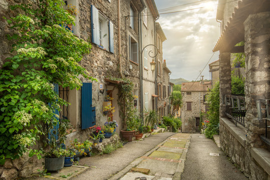 Fototapeta Old streets of the historical part of the French town Villeneuve Loubet