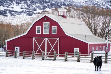 Red Horse Barn © Trace