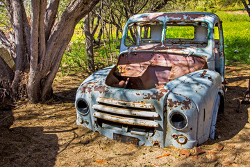 Obraz na płótnie Canvas Wrecked and abandoned old blue truck