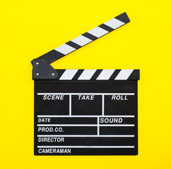 Obraz premium movie clapper on a yellow background
