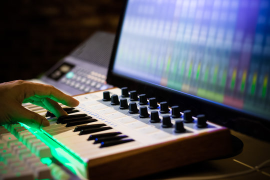 10 Best Ergonomic Keyboards for Music Production