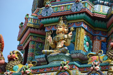 Obraz na płótnie Canvas color temple Sri Mariamman thailand bangkok hinduism religion india sculpture gods