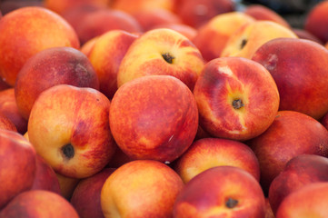 Fototapeta na wymiar closeup of nectarines peaches at the market