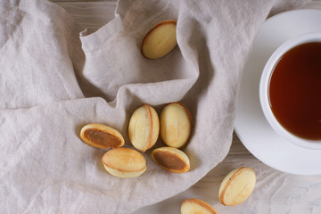 Nuts with condensed milk and black tea

