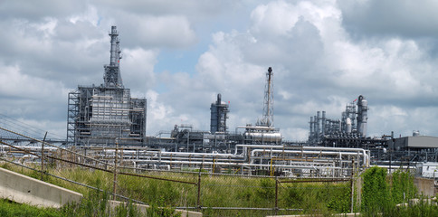 Obraz premium Industrial Chemical Power Plant Facility