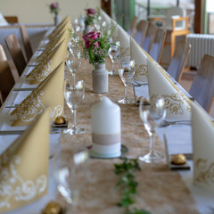Tischdekoration Goldene Hochzeit