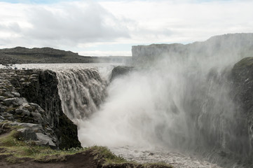 A imponente cascata de Dettifoss, na Islândia