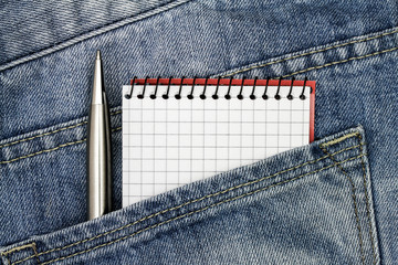 Notizblock in einer Hosentasche