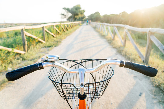 Bicicletta con cestello