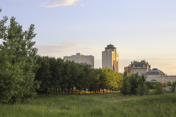 Fototapeta na wymiar Winnipeg scene mixing urban and nature space