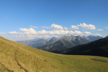 Fototapeta na wymiar Les Pyrénées en été