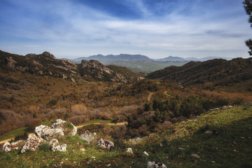 Fototapeta na wymiar sizilianische Hügellandschaft im Frühjahr