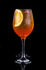 drink coquetel spritz  com fundo preto