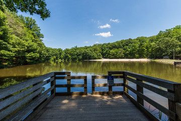 Obraz premium Landscape of the Swimming and Fishing Area in Colonel Denning State Park in Tuscarora State Forest in Pennsylvania