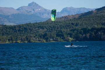 Kitesurf en el lago