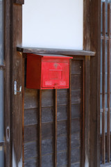 赤い郵便受け