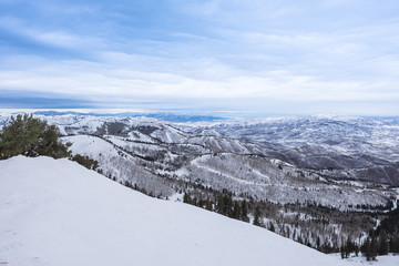 Fototapeta na wymiar Skiing on a mountain - vista point