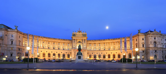 Fototapeta na wymiar Hofburg Imperial Palace at night in Vienna, Austria