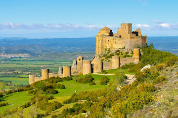 Fototapeta na wymiar Castillo de Loarre in Aragonien, Spanien - Castillo de Loarre near Huesca, Aragon