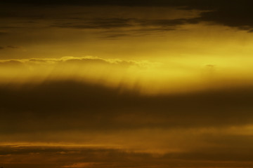 Hintergrundbild mit sonniger und wolkiger Stimmung