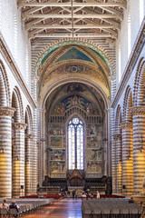 Obraz premium Orvieto, Italy - Interior of the Duomo di Orvieto cathedral at Piazza Duomo square in old time historic quarter
