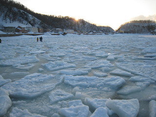 流氷に覆われた海（北海道斜里町） © 将一 渡邊